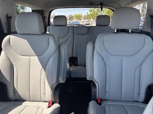 Used 2025 Hyundai Palisade SEL FWD image 42