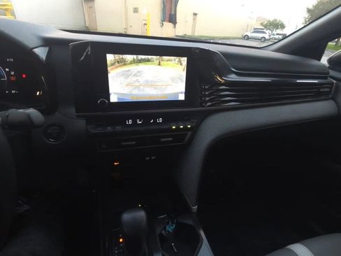 Used 2025 Toyota Camry SE image 11