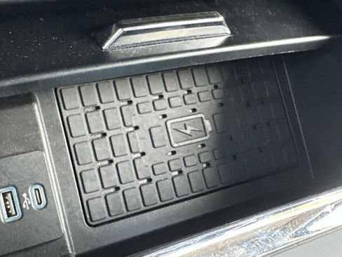 Certified 2024 Ford Expedition XLT image 30