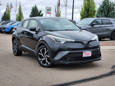 Used 2019 Toyota C-HR XLE FWD image 2