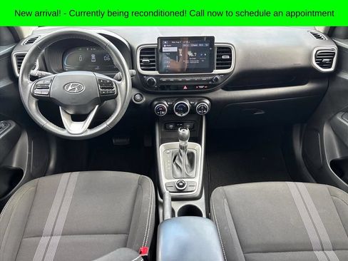 Used 2024 Hyundai Venue SEL FWD image 4