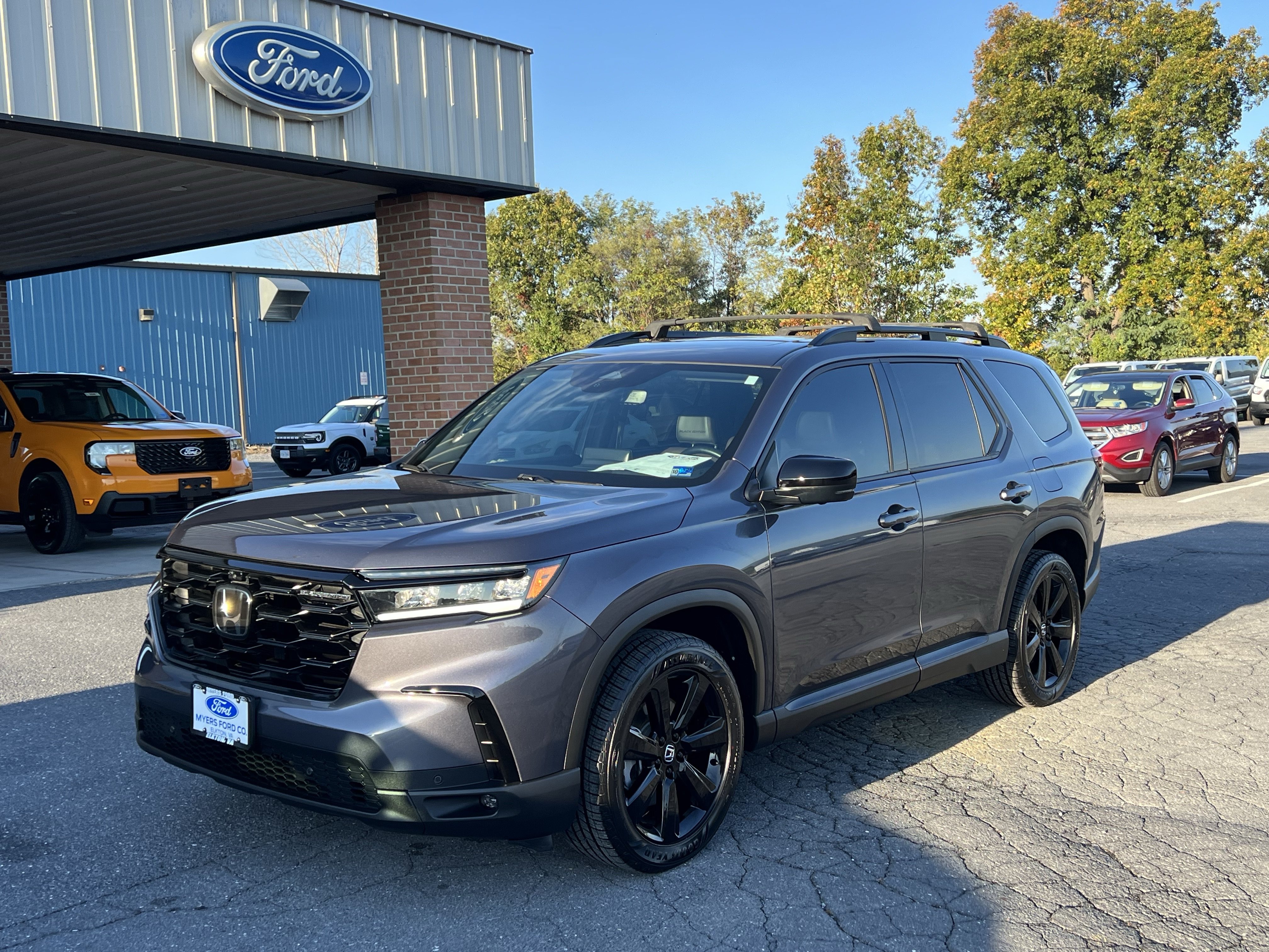 Used 2025 Honda Pilot Black Edition image 3