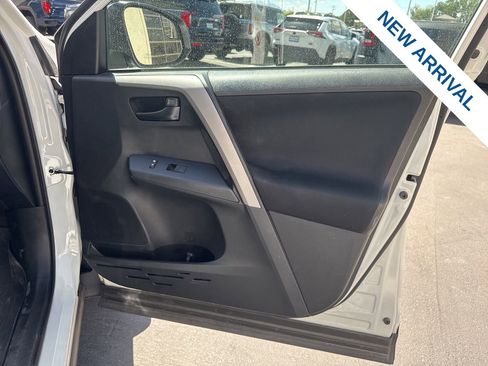 Used 2016 Toyota RAV4 LE AWD/4WD image 10