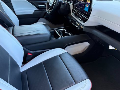 Used 2025 Chevrolet Silverado EV RST AWD/4WD image 23