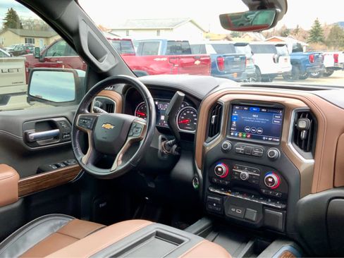 Used 2022 Chevrolet Silverado 1500 High Country w/ Technology Package image 41