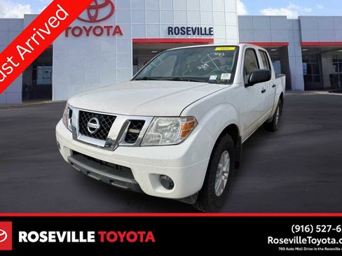 Used 2019 Nissan Frontier SV image 1