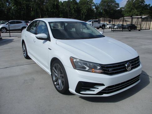 Used 2018 Volkswagen Passat 2.0T R-Line FWD image 5