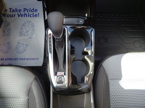 Used 2025 Chevrolet Trax LT image 21