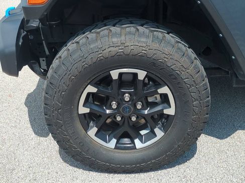 Used 2024 Jeep Wrangler Unlimited Rubicon 4xe AWD/4WD image 12