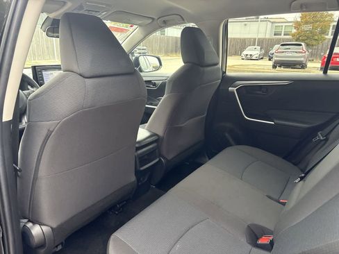 Used 2021 Toyota RAV4 LE image 11