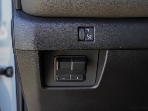 Used 2025 Chevrolet Colorado ZR2 w/ Technology Package image 18