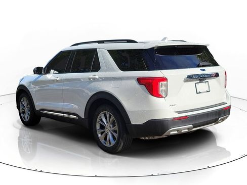 Used 2023 Ford Explorer XLT w/ Equipment Group 202A RWD image 4