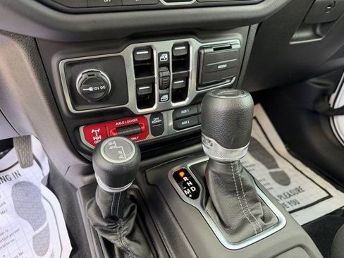 Used 2025 Jeep Gladiator Mojave w/ Convenience Group AWD/4WD image 26