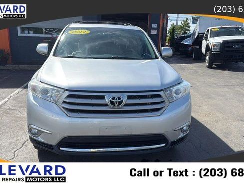 Used 2011 Toyota Highlander Limited w/ Tow Pkg AWD/4WD image 2