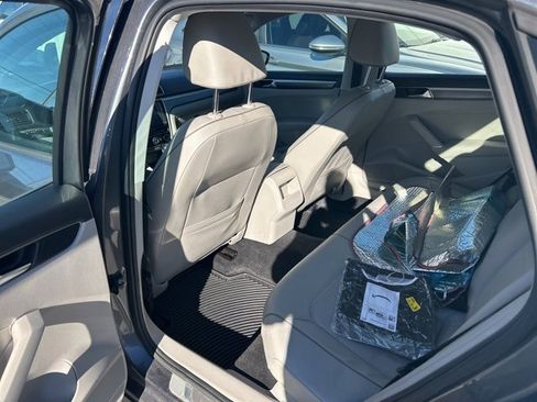 Used 2018 Volkswagen Passat 2.0T R-Line image 8