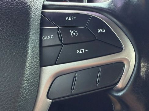 Used 2020 Jeep Grand Cherokee Altitude AWD/4WD image 12