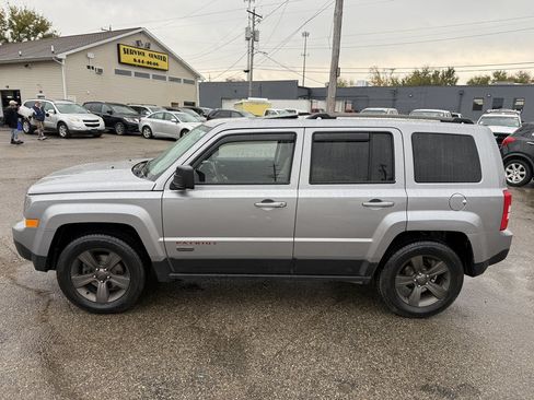Used 2016 Jeep Patriot 75th Anniversary w/ Power Value Group AWD/4WD image 3