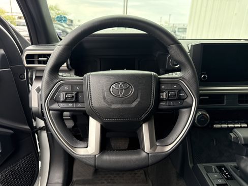 Used 2025 Toyota 4Runner SR5 image 18