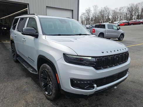 Used 2024 Jeep Wagoneer Series II w/ Convenience Group I image 2