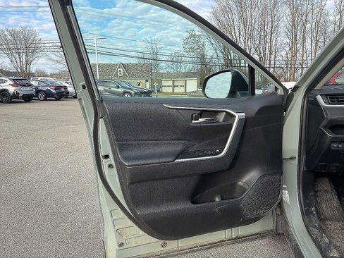 Used 2019 Toyota RAV4 XLE w/ Convenience Package image 15