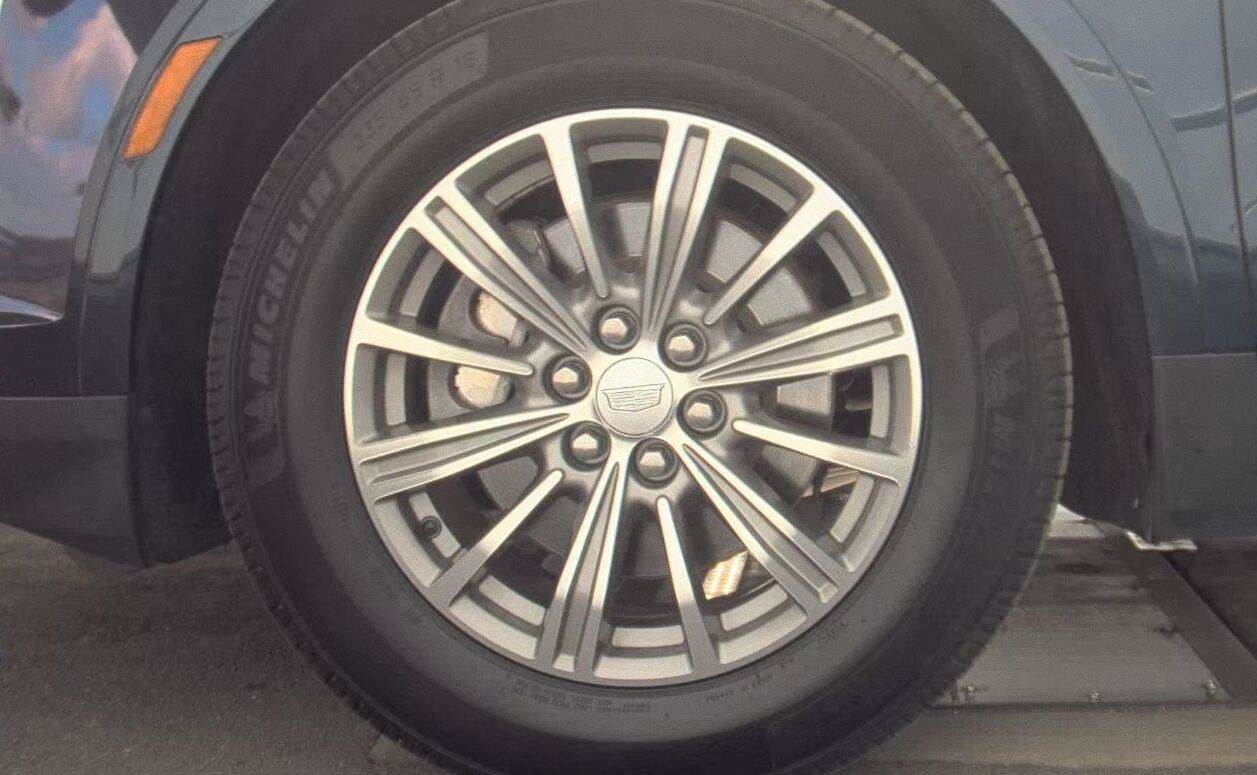 Used 2018 Cadillac XT5 Luxury w/ Driver Awareness Package FWD image 13