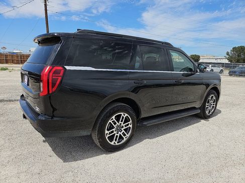 Used 2025 Ford Expedition Active AWD/4WD image 8