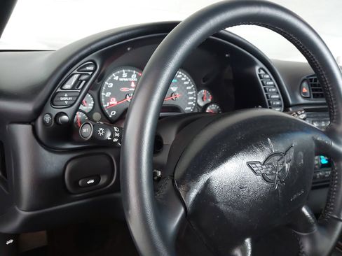 Used 2004 Chevrolet Corvette Z06 w/ Z06 Preferred Equipment Group RWD image 23