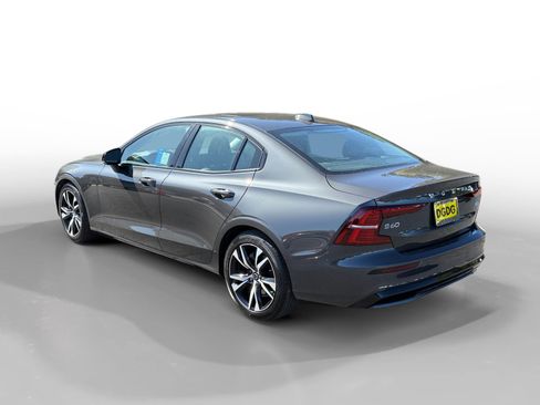 Used 2024 Volvo S60 B5 Plus image 3
