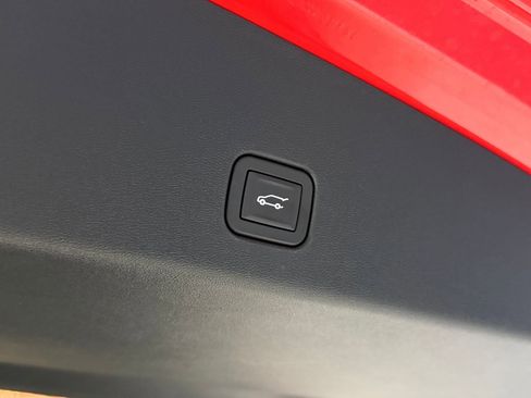 Certified 2025 Cadillac Optiq Sport 1 w/ LPO, Floor Liner Package AWD/4WD image 44