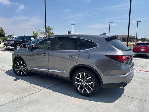 Used 2024 Acura MDX w/ Technology Package FWD image 3