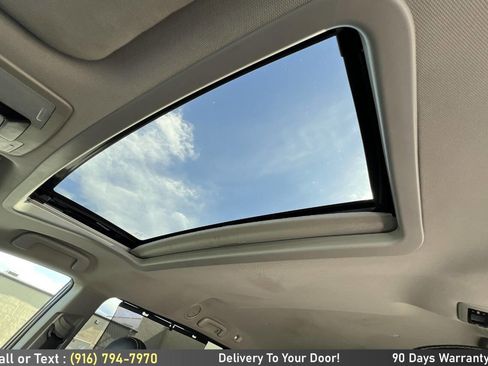 Used 2017 Toyota Sienna SE w/ SE Preferred Package image 23