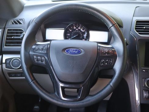 Used 2019 Ford Explorer XLT w/ Equipment Group 202A AWD/4WD image 18