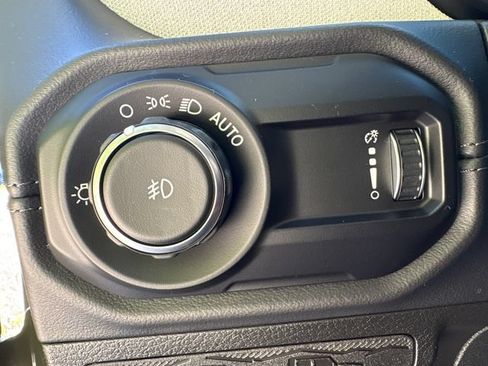 Used 2026 Jeep Wrangler Unlimited Sahara AWD/4WD image 24