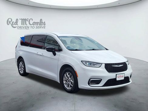 Used 2025 Chrysler Pacifica Select FWD image 1