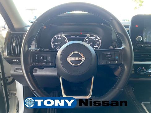 Used 2023 Nissan Pathfinder SV image 14