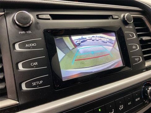 Used 2019 Toyota Highlander LE image 26