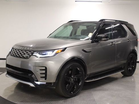 Used 2025 Land Rover Discovery Metropolitan Edition AWD/4WD image 1