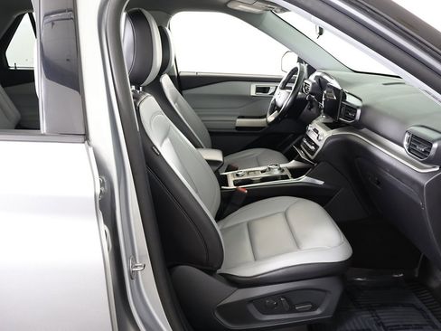 Used 2021 Ford Explorer XLT w/ Equipment Group 202A image 30