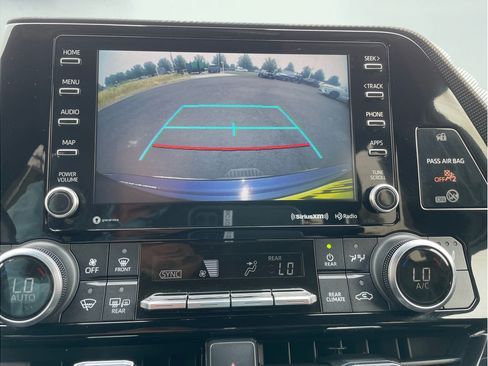 Used 2022 Toyota Highlander XSE AWD/4WD image 9