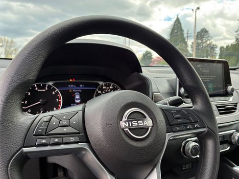 Used 2025 Nissan Altima 2.5 SV image 28