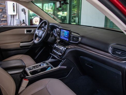 Used 2023 Ford Explorer Limited image 18