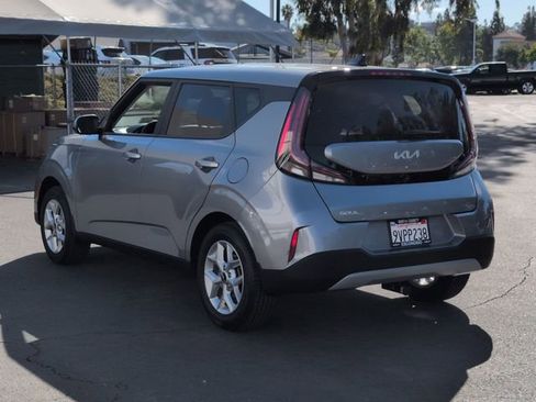 Certified 2025 Kia Soul LX w/ LX Technology Package FWD image 5