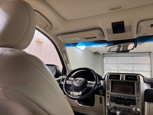 Used 2020 Lexus GX 460 Premium w/ Premium Package AWD/4WD image 22