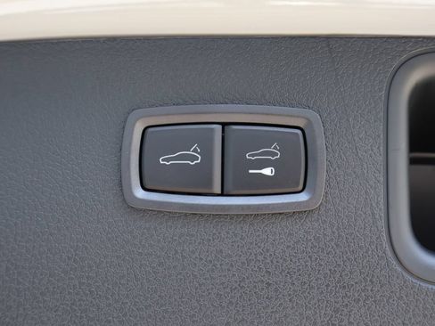 Used 2026 Porsche Macan AWD/4WD image 9