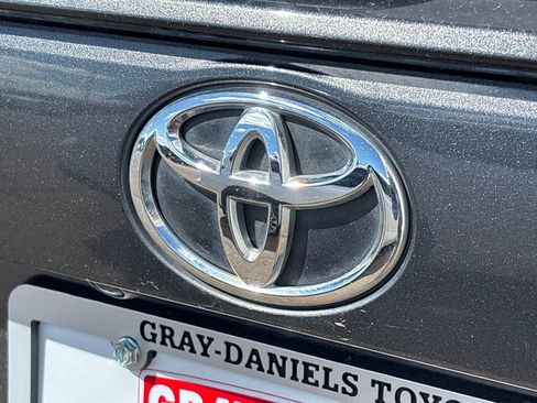 Used 2021 Toyota RAV4 XLE Premium image 31