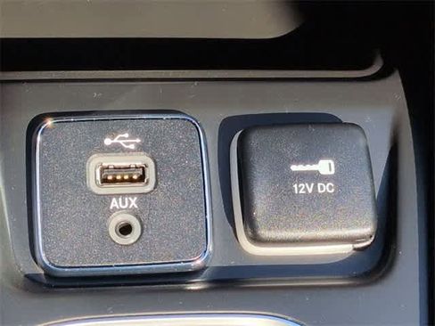 Used 2019 Jeep Cherokee Latitude Plus image 31