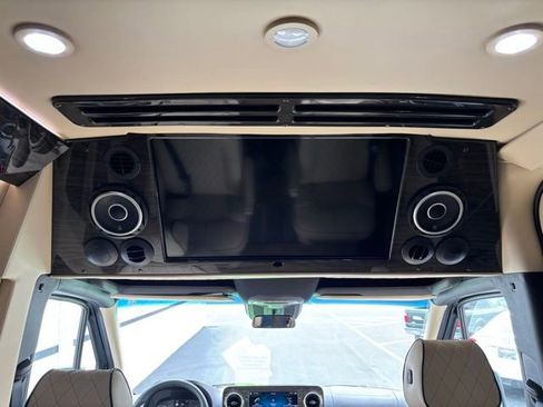 Used 2021 Mercedes-Benz Sprinter 3500 image 4