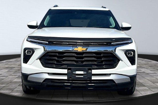 Used 2024 Chevrolet TrailBlazer LT w/ Convenience Package FWD image 2