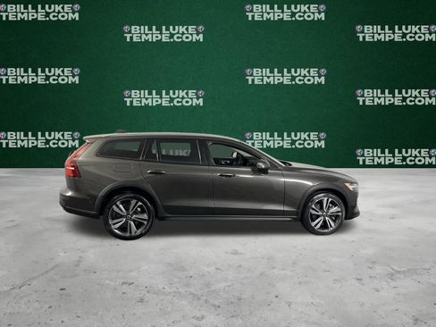 Used 2025 Volvo V60 B5 Cross Country Plus image 4