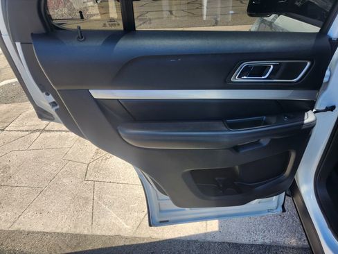 Used 2017 Ford Explorer XLT FWD image 15